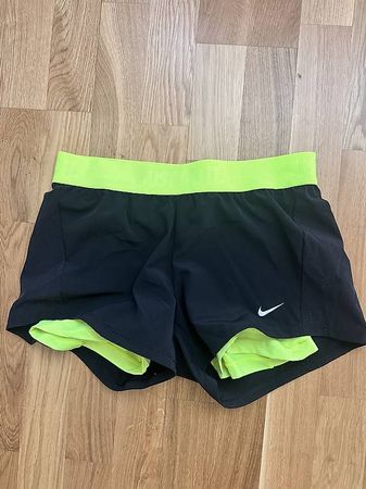 Sportshort Nike mit Tights Grösse S