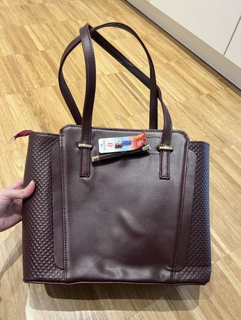 Woman’s bag in burgundy