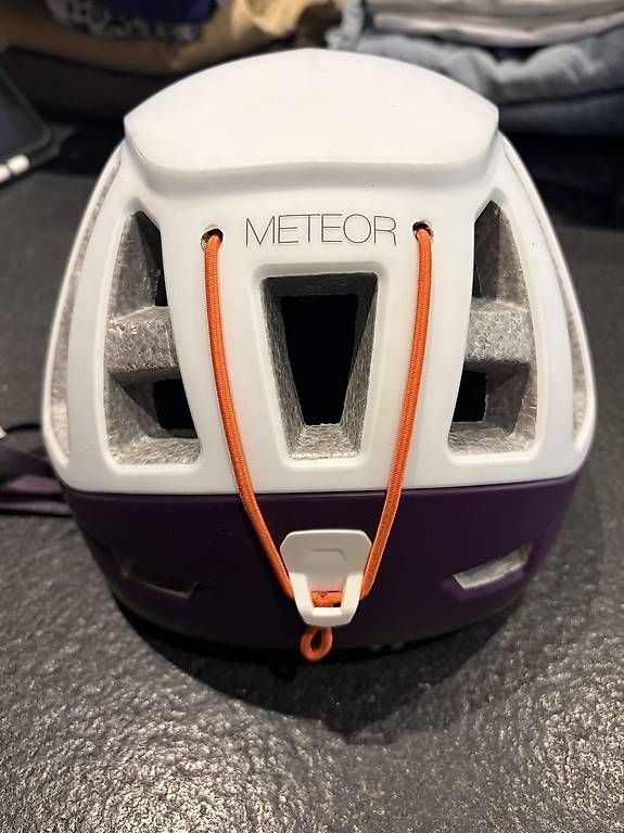 Caschi: Petzl Helm Meteor Grösse S/M – Usato da Malans GR venduto da norina2121 2