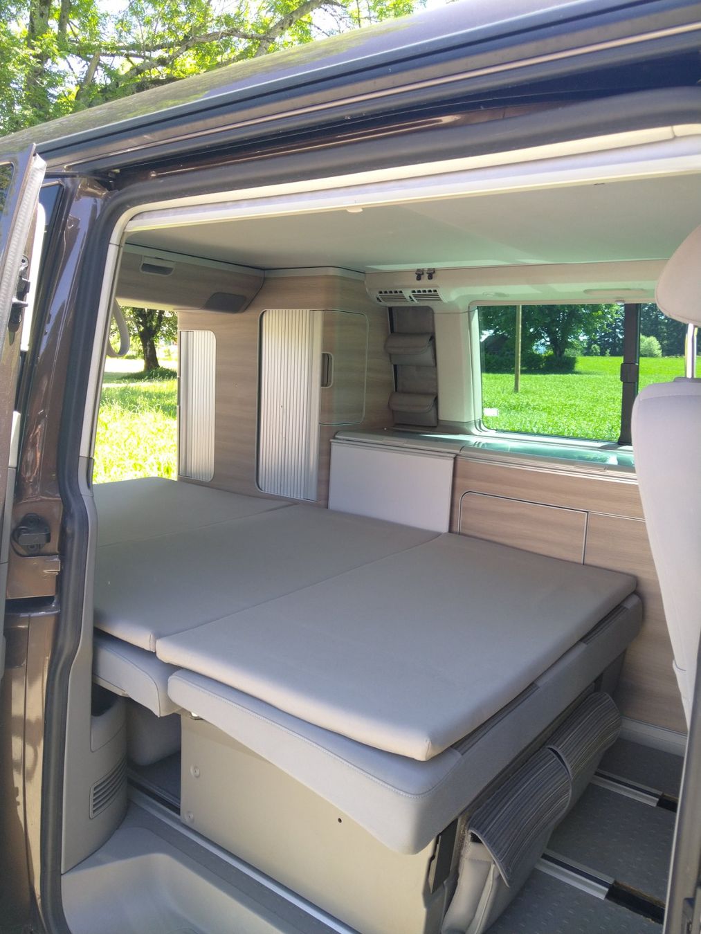 VW Veicoli da campeggio: VW T5 California TDI – Usato da La Chaux-de-Fonds venduto da BI_2300 4