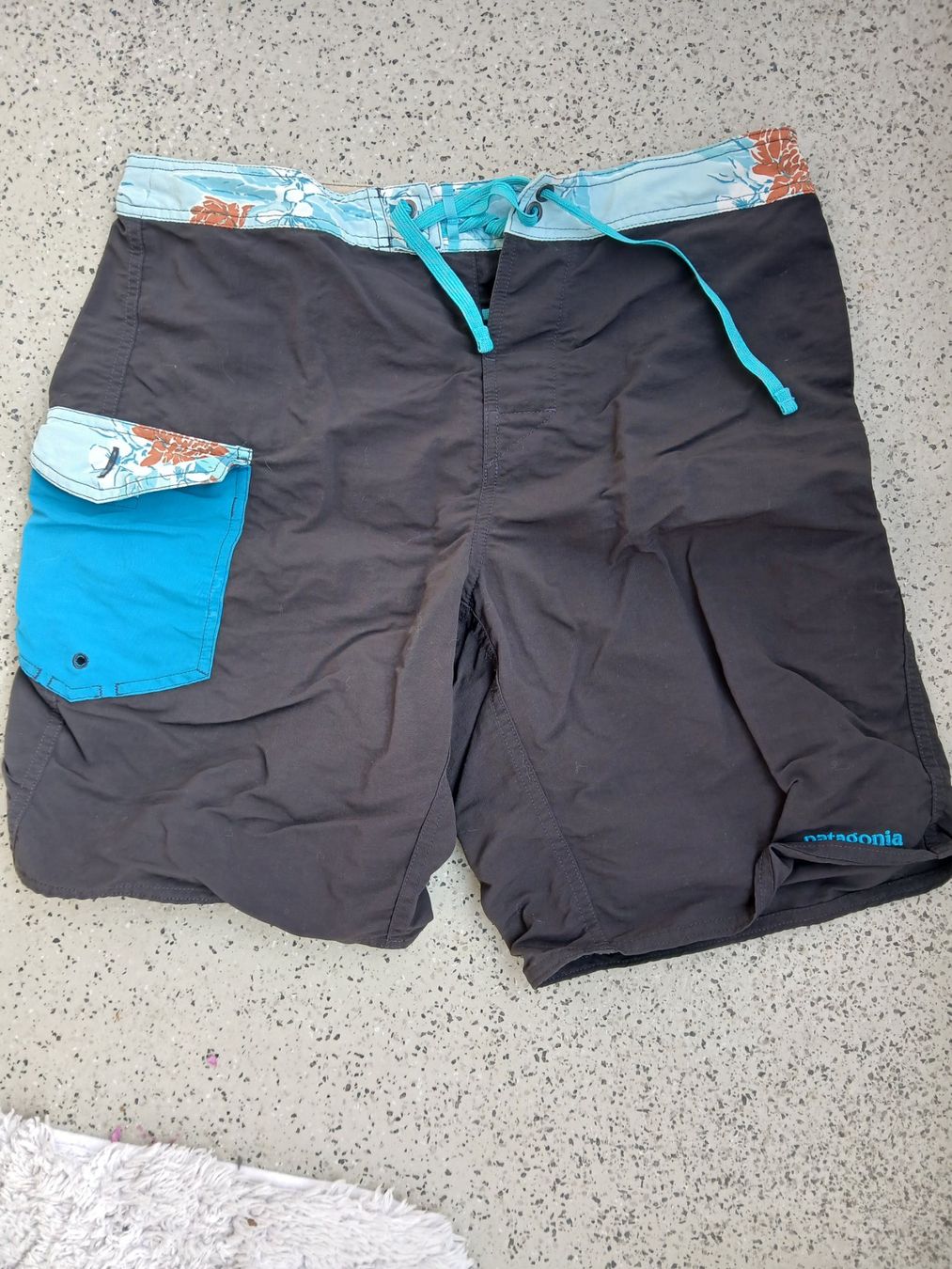 Patagonia Pantaloni: Patagonia Shorts US Grösse 32 – Usato da Worb venduto da Osterthal