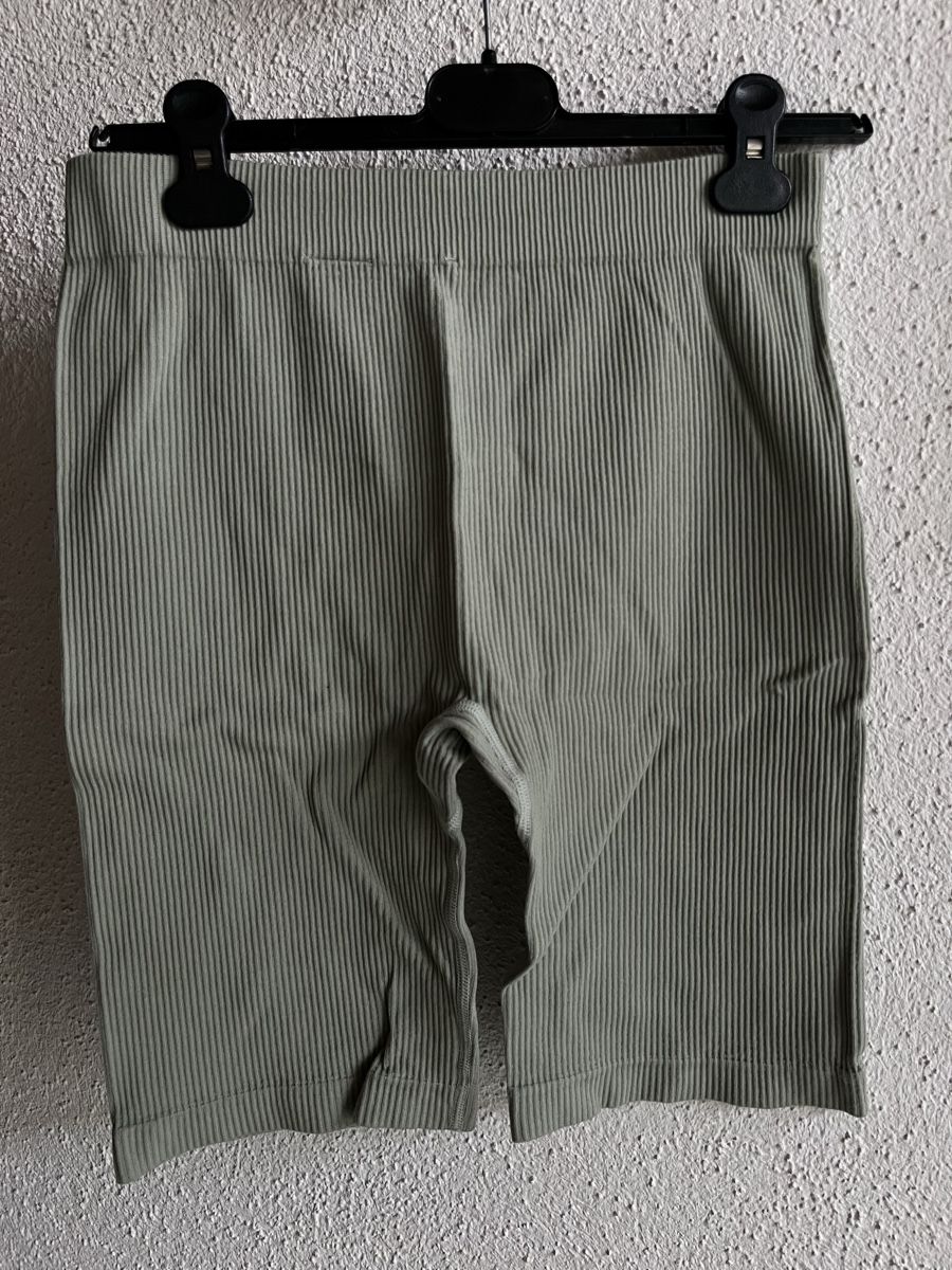 Pantaloni: grüne Radlerhosen - chicoree – Nuovo (secondo la descrizione) da Jonschwil venduto da juliana_pluess 1