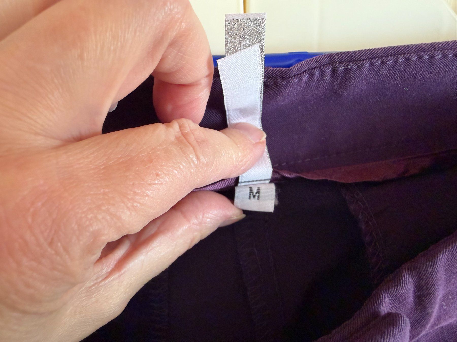Pantaloni: Neue Stoffhose, Pflaume, Gr. M – Nuovo (secondo la descrizione) da Brunnenthal venduto da Eco07 2