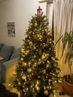 Weihnachtsbaum mit integrierten Lichtern