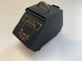 Alter Spielzeug Kohlenbehälter Jugendstil für Puppenküche