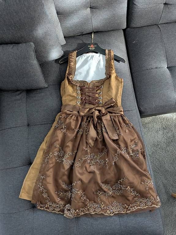 Costumi: Dirndl – Usato da Römerswil LU venduto da ste_n67g