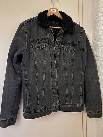 Schwarze Jeansjacke von ZARA Grösse S