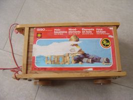 Holzwagen mit 81 Holz-Bausteinen