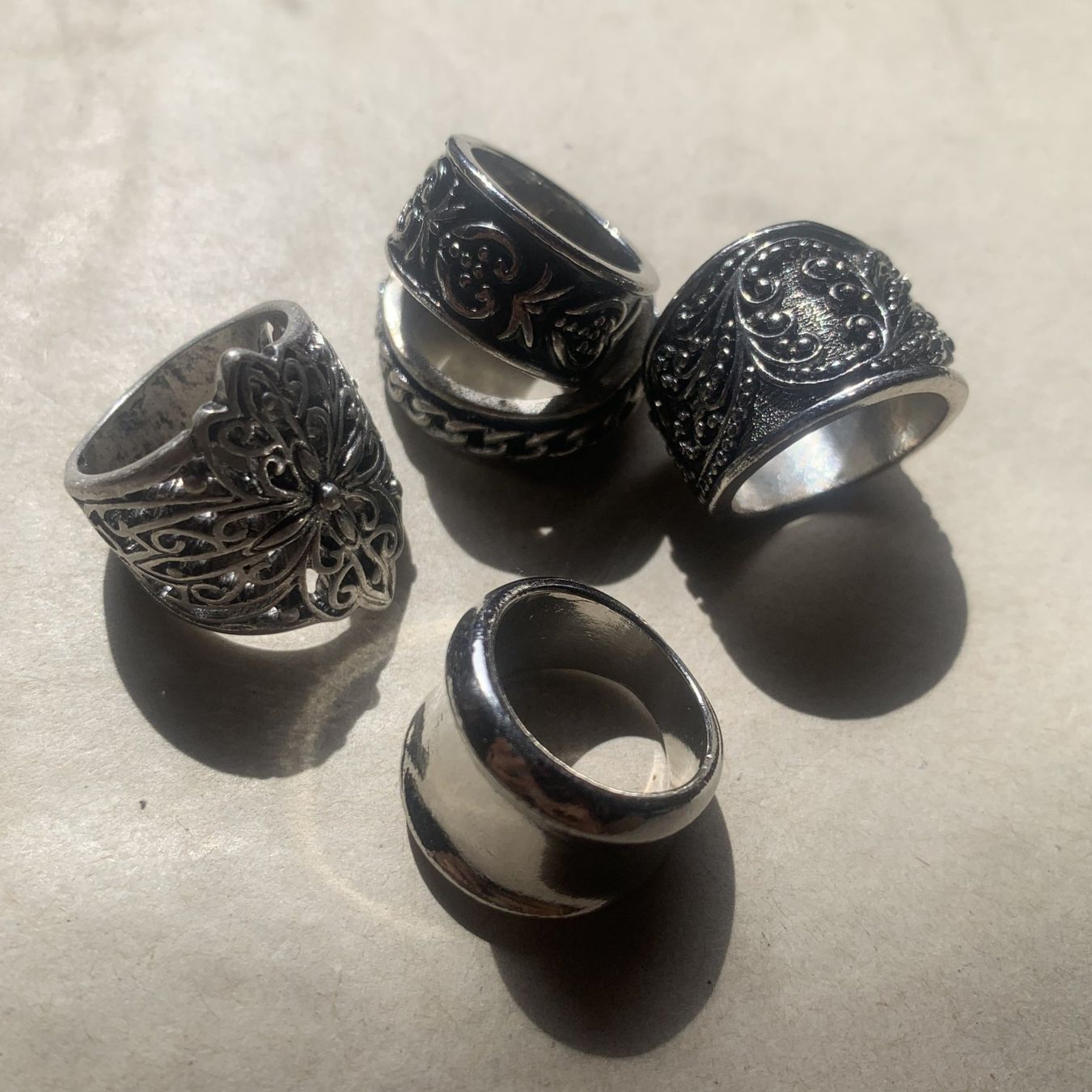 Anelli: 5er-Set Vintage-Statement-Ringe – Usato da Chalais venduto da Decoarts.art 3