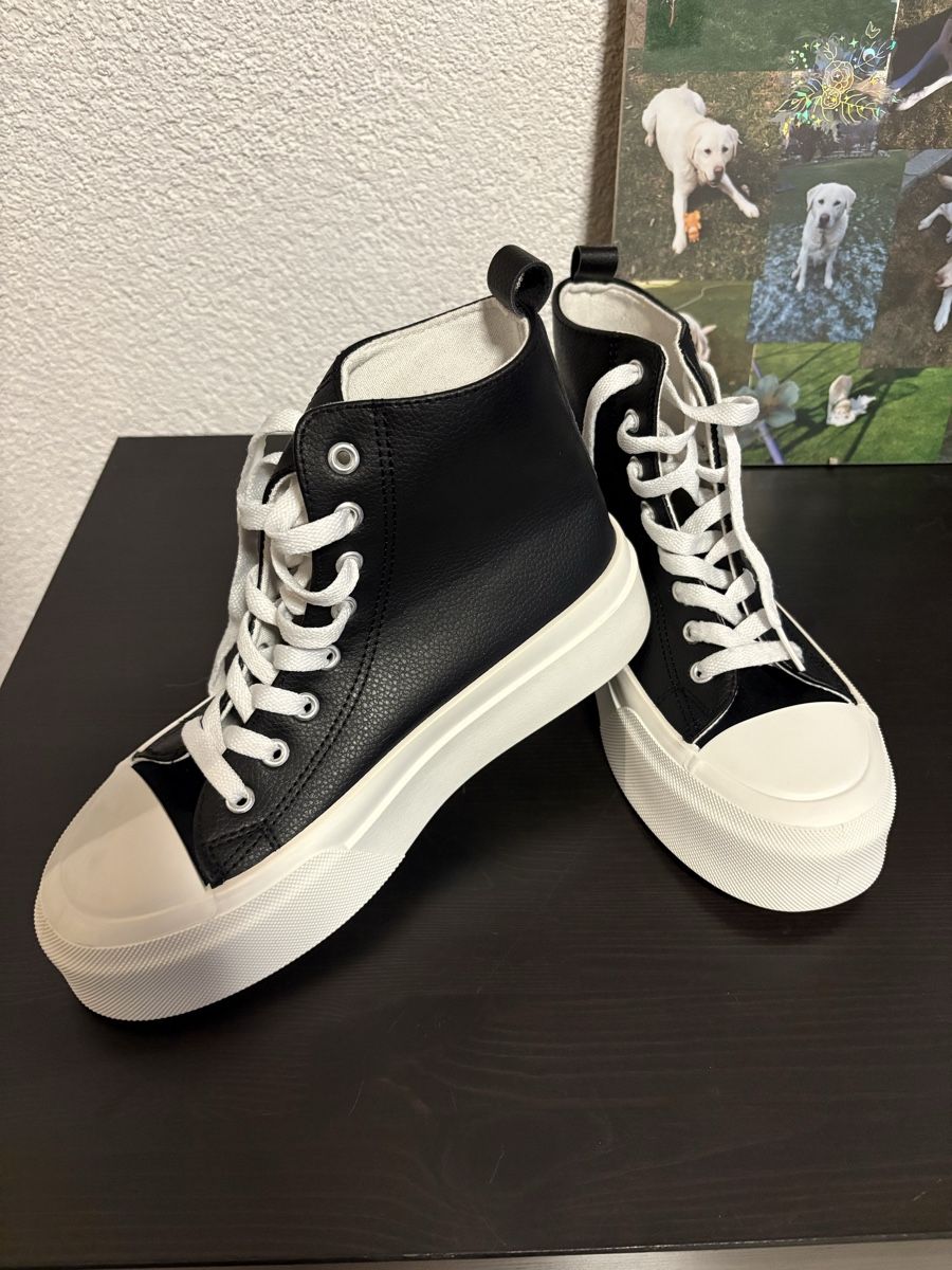Scarpe da uomo: Sneakers Schwarz mit Herz, Grösse 41  – Nuovo (secondo la descrizione) da Gamsen venduto da Jessi_Booh