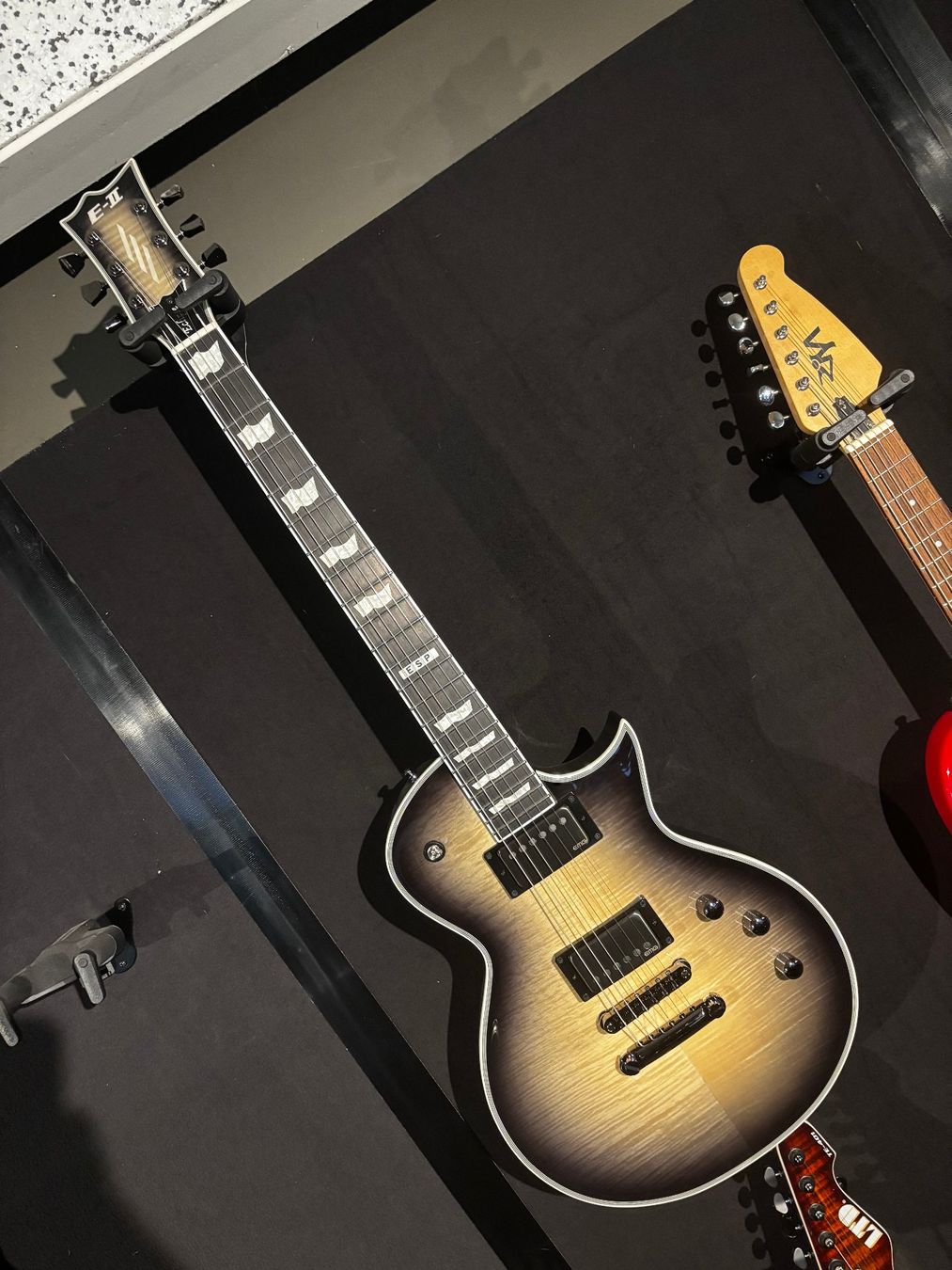 Esp Strumenti musicali: ESP E-II ECLIPSE Full Thickness Black Natural Burst (+ Case) – Nuovo e nell'imballaggio originale da Kaiserstuhl AG venduto da GTM-Kaiserstuhl