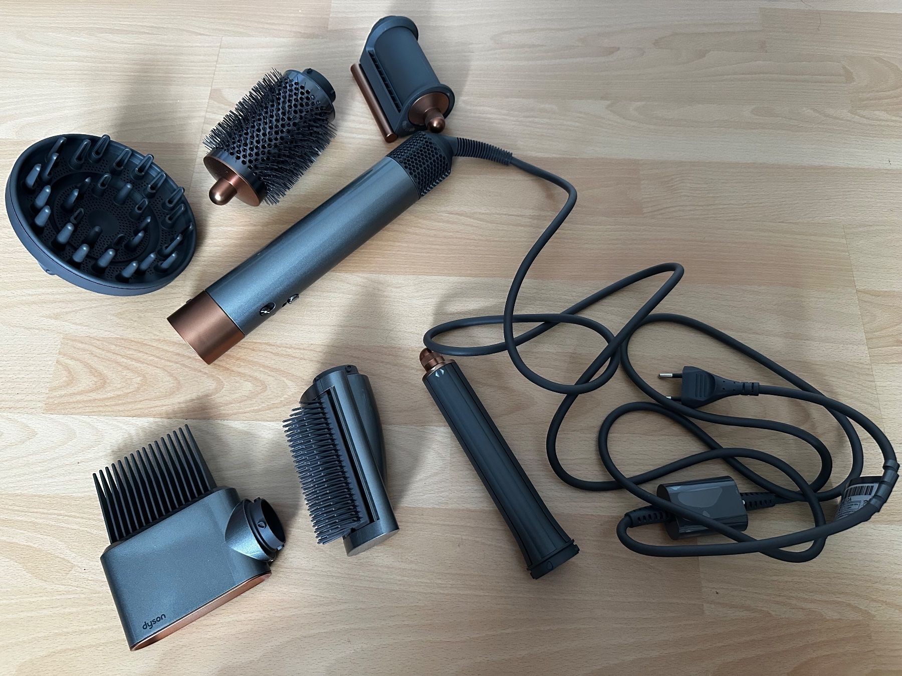 Dyson Sèche-cheveux: Dyson Airwrap Complete Long Diffuse – Neuf (Voir description) à Bendern par konyali 1