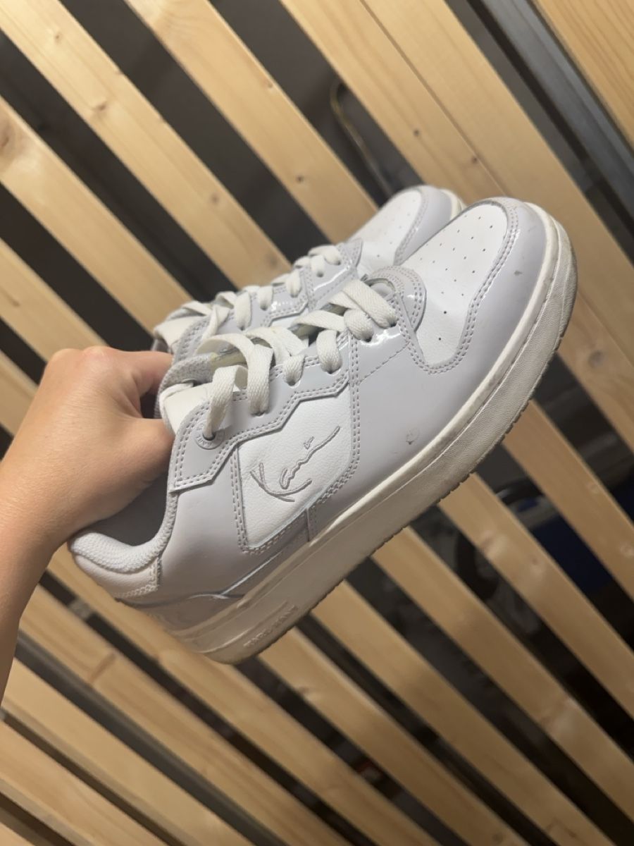 Scarpe da donna: Weisse Sneaker Grösse 38 leichte Gebrauchsspuren – Usato da Liestal venduto da ind_km9z