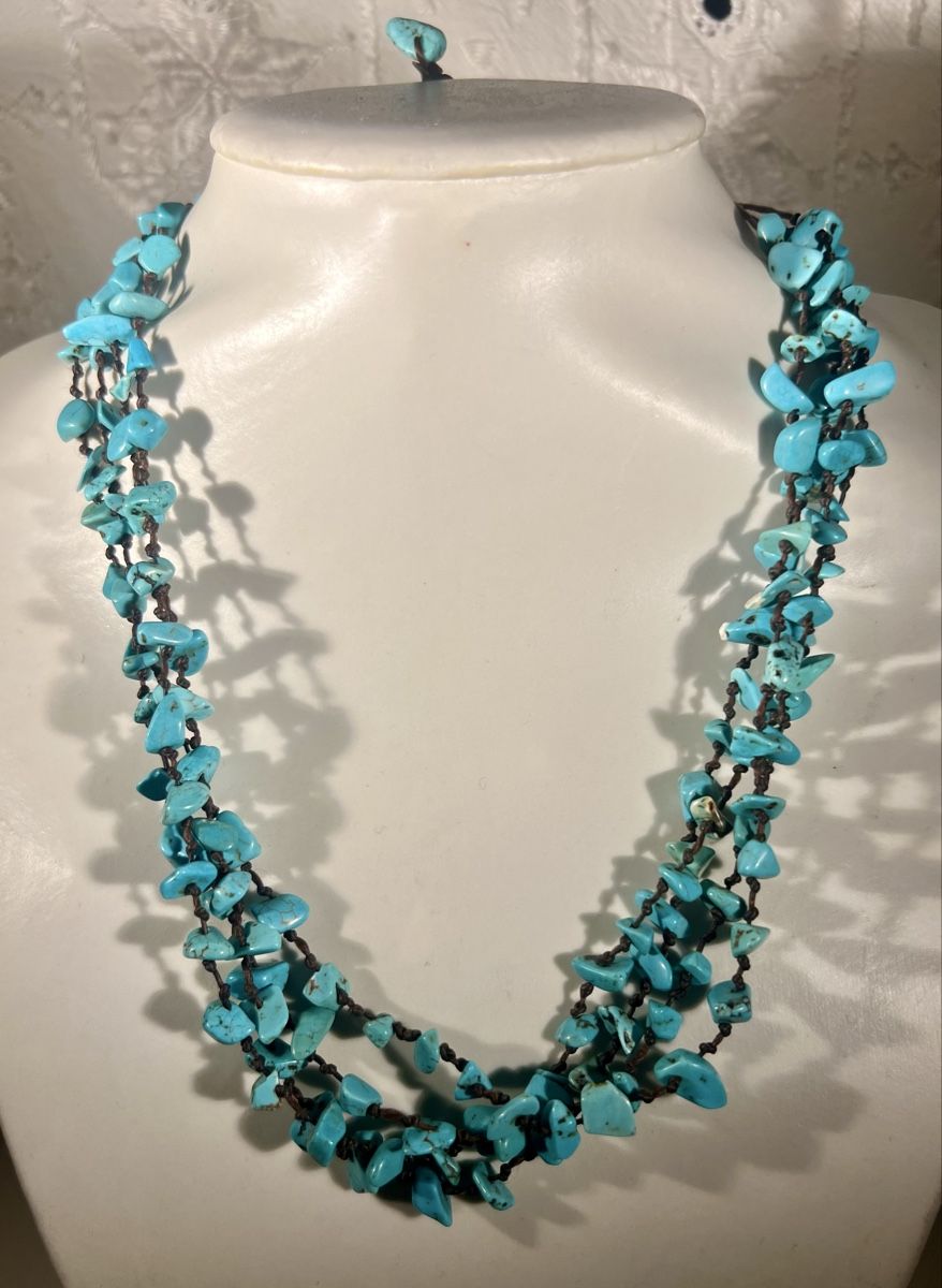 Ketten: Collier vintage 70s 4 rangs chips turquoises – Gebraucht aus Genève von DELIRBEADS 4