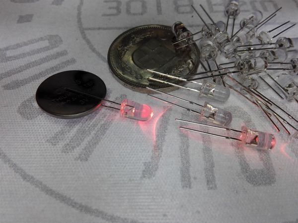 Componenti elettronici: Flacker-LED 5mm klar/rot, 2 Stück – Nuovo (secondo la descrizione) da Luzern venduto da Salefactory 1