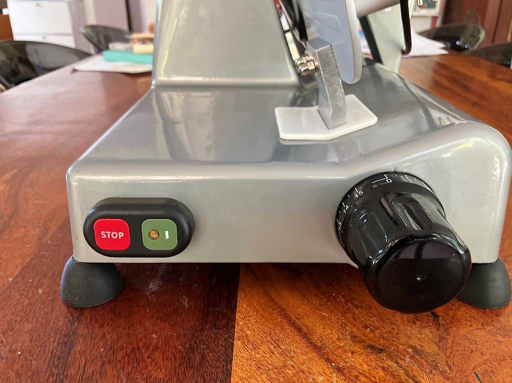 Ohmex Elettrodomestici da cucina: Wunderschöne OHMEX Schneidemaschine OHM-LUSSO-195GL – Usato da Rapperswil BE venduto da nigossa 2