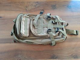 Kleiner Rucksack mit vielen Fächern ungebraucht