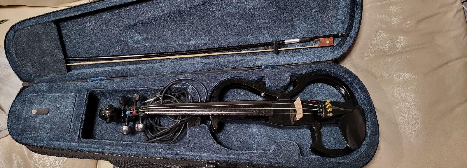 Strumenti musicali: E-Geige mit Koffer, gute Zustand! – Usato da Konolfingen venduto da noie 2
