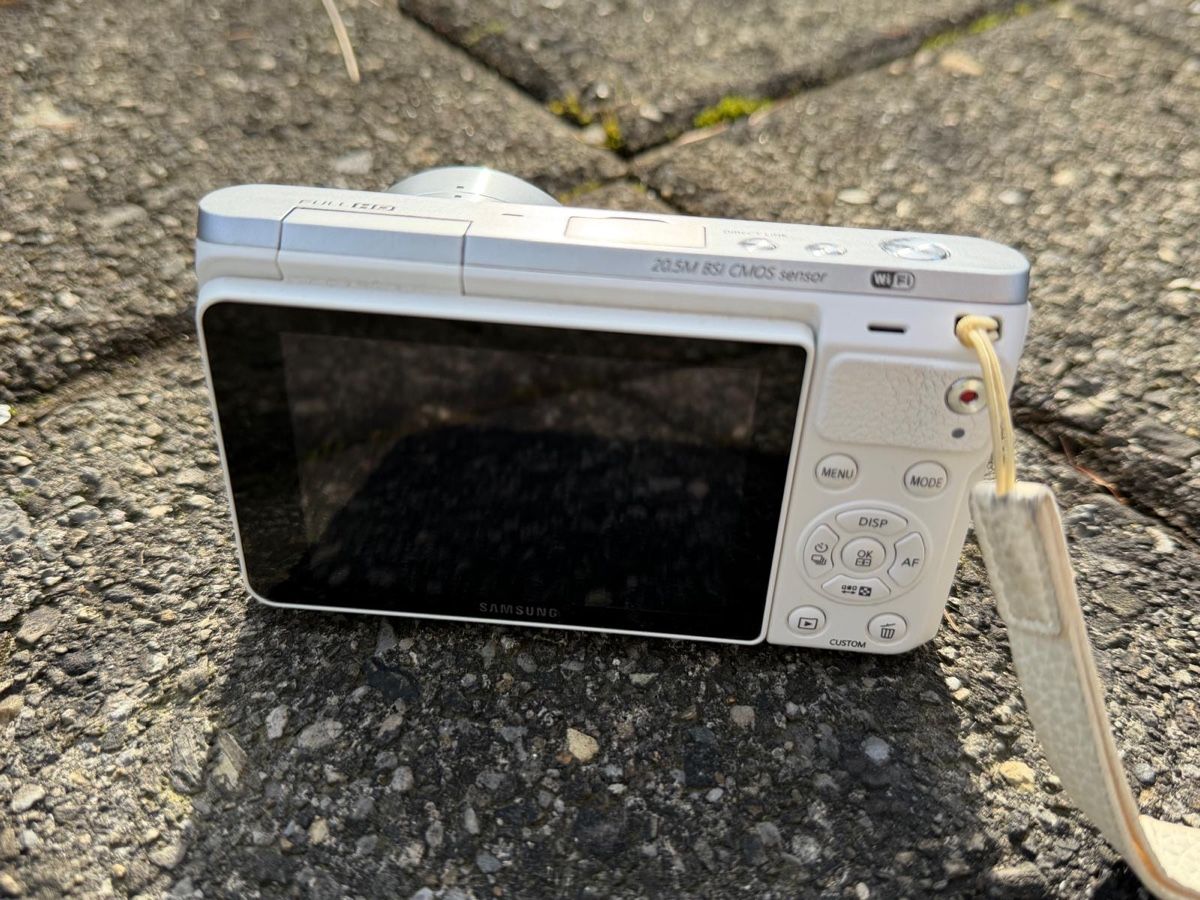 Samsung Kamera: Samsung NX Mini inkl. externem Blitz – Gebraucht aus Inwil von TheSwissEagle 1