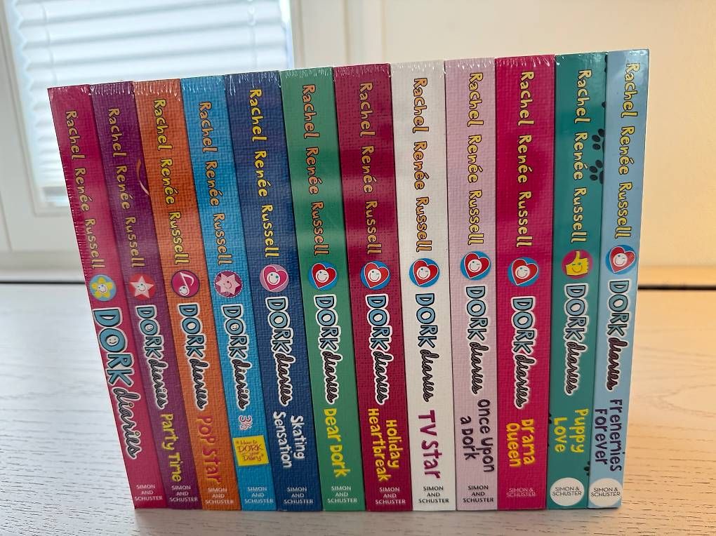 Libri: Dork Diaries 12er Set - Neu & OVP – Nuovo e nell'imballaggio originale da Hurden venduto da rac_wyf8 3