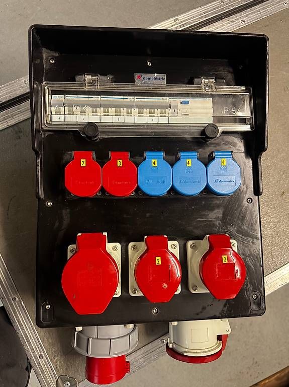 Elettrotecnica: Stromverteiler CEE63 Neuwertig und Geprüft. – Usato da Rotkreuz venduto da WyssSound