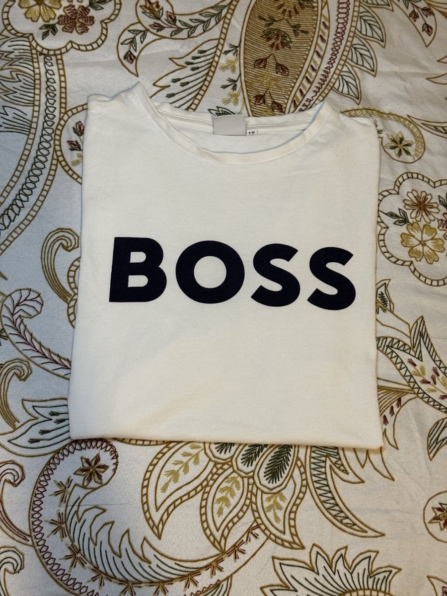 Hugo Boss T-shirts: T-Shirt Boss – Neuf (Voir description) à Châtel-St-Denis par Montclair_Swiss