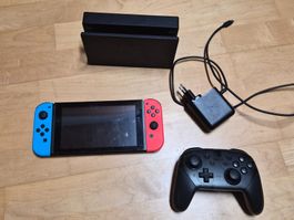Nintendo Switch Konsole mit Pro Controller und Zubehör