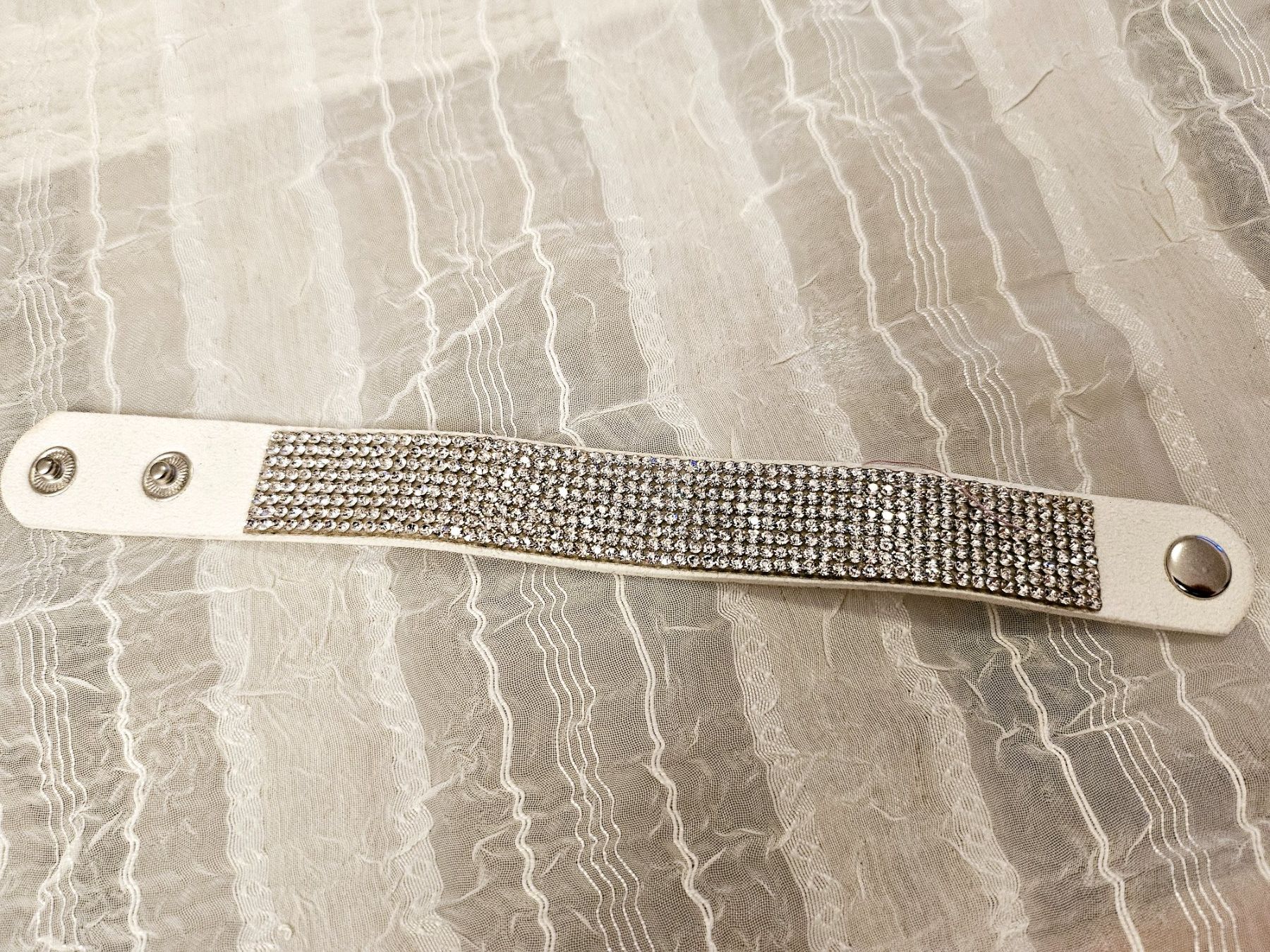 Bracciali & Braccialetti: Strass Armband weis – Nuovo (secondo la descrizione) da Dietikon venduto da Eleda