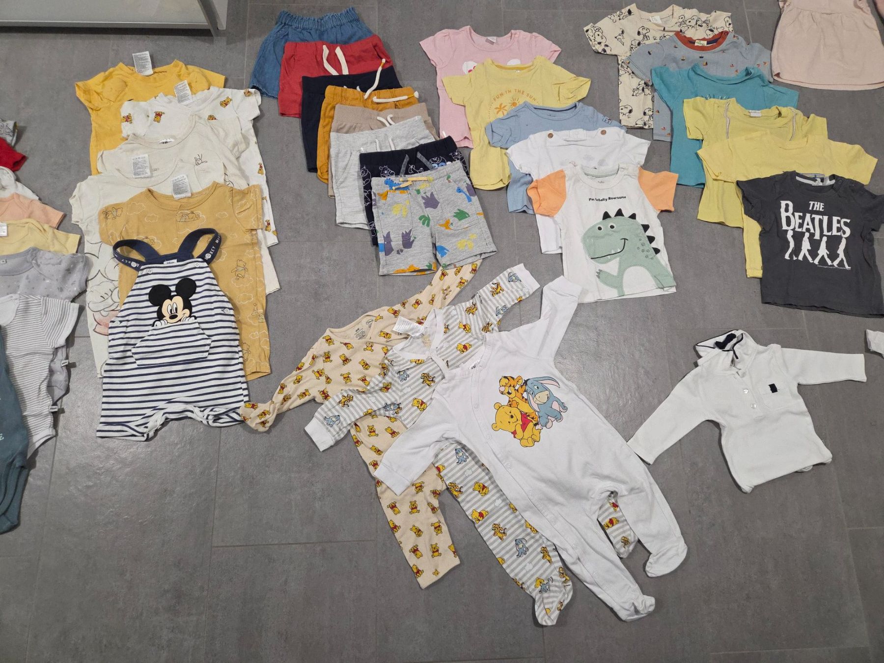 Lotti & Set di vestiti: Kinder Kleiderset 68 - 74 kurz – Usato da Stetten SH venduto da ExtremMIB 2