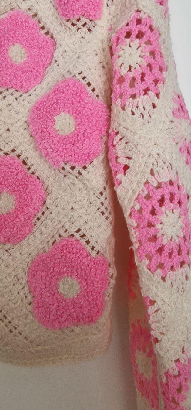 Giacche: Gehäkelte Strickjacke mit Blumenmuster, Grösse XS/S – Usato da Werdenberg venduto da Siril1 3