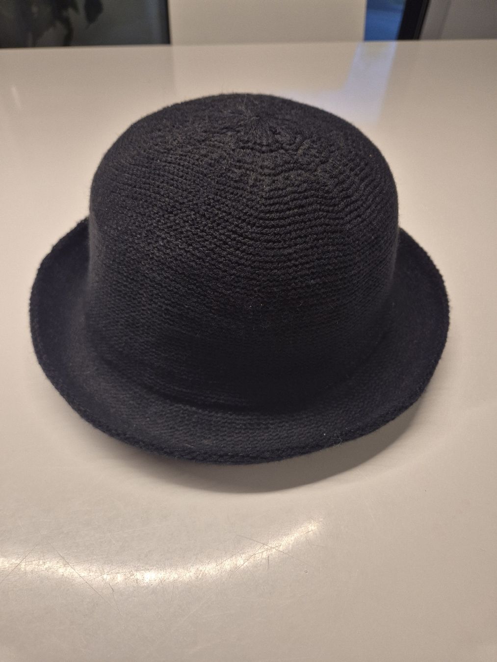 Chapeaux, bonnets & casquettes: Strickhut schwarz – D'occasion à Krauchthal par SamsPuce