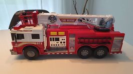 Dickie Toys Grosses Feuerwehrfahrzeug mit Licht und Sound