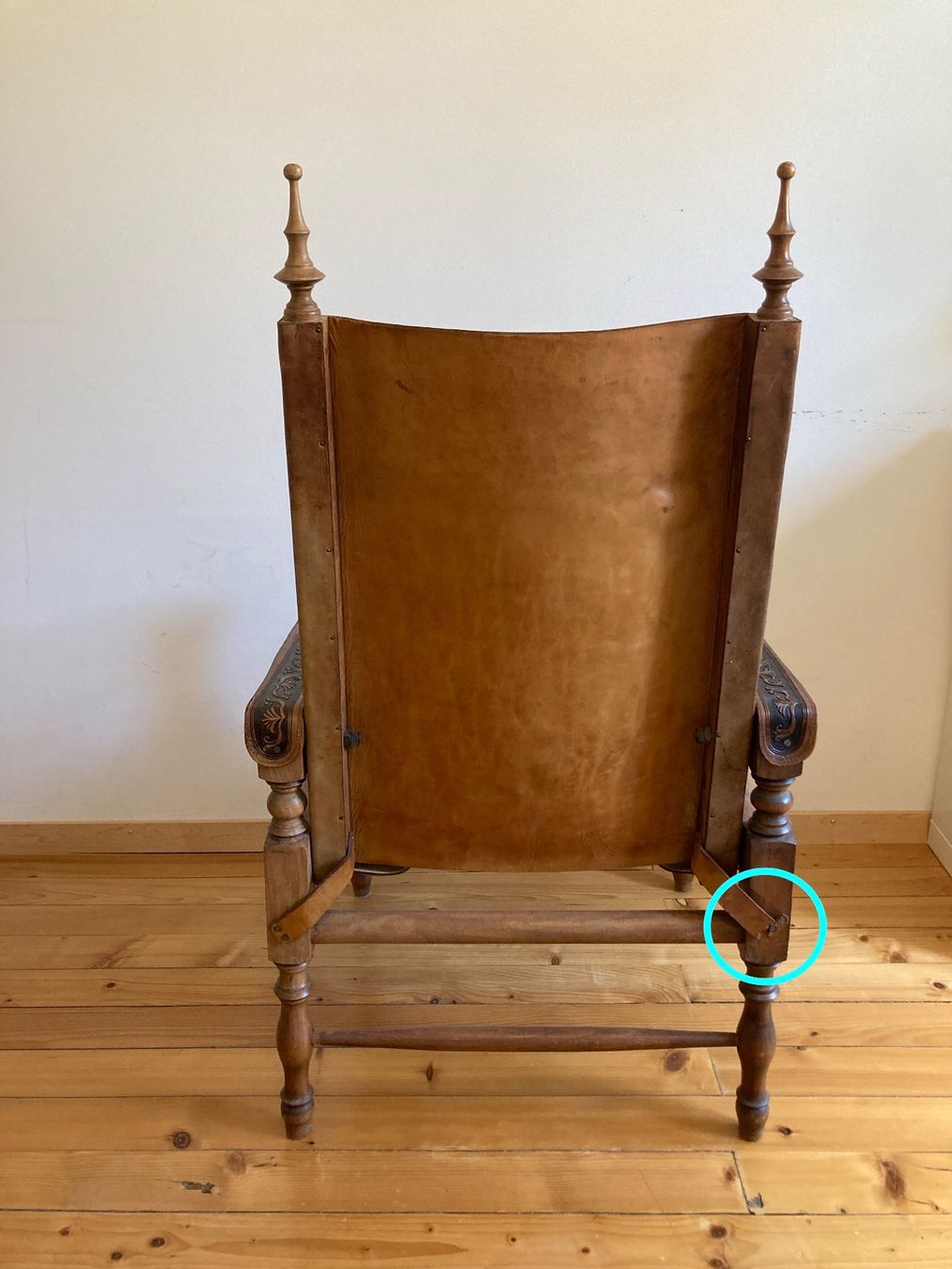 Poltrone: Vintage Ledersessel mit passendem Abfalleimer – Usato da Fribourg venduto da Nemi2023 3