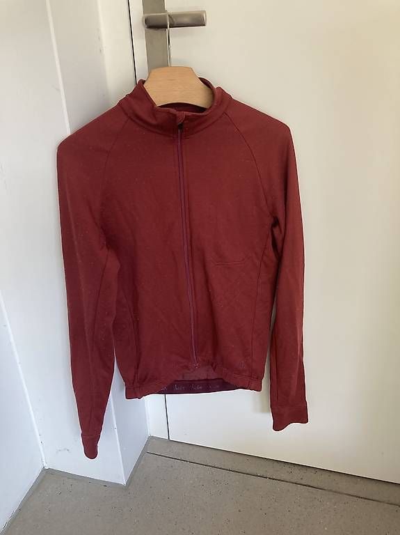 Canottiere & Pantaloni: Isadore Langarmtrikot Ruby Wine M – Usato da Zürich venduto da BootmakerforKings