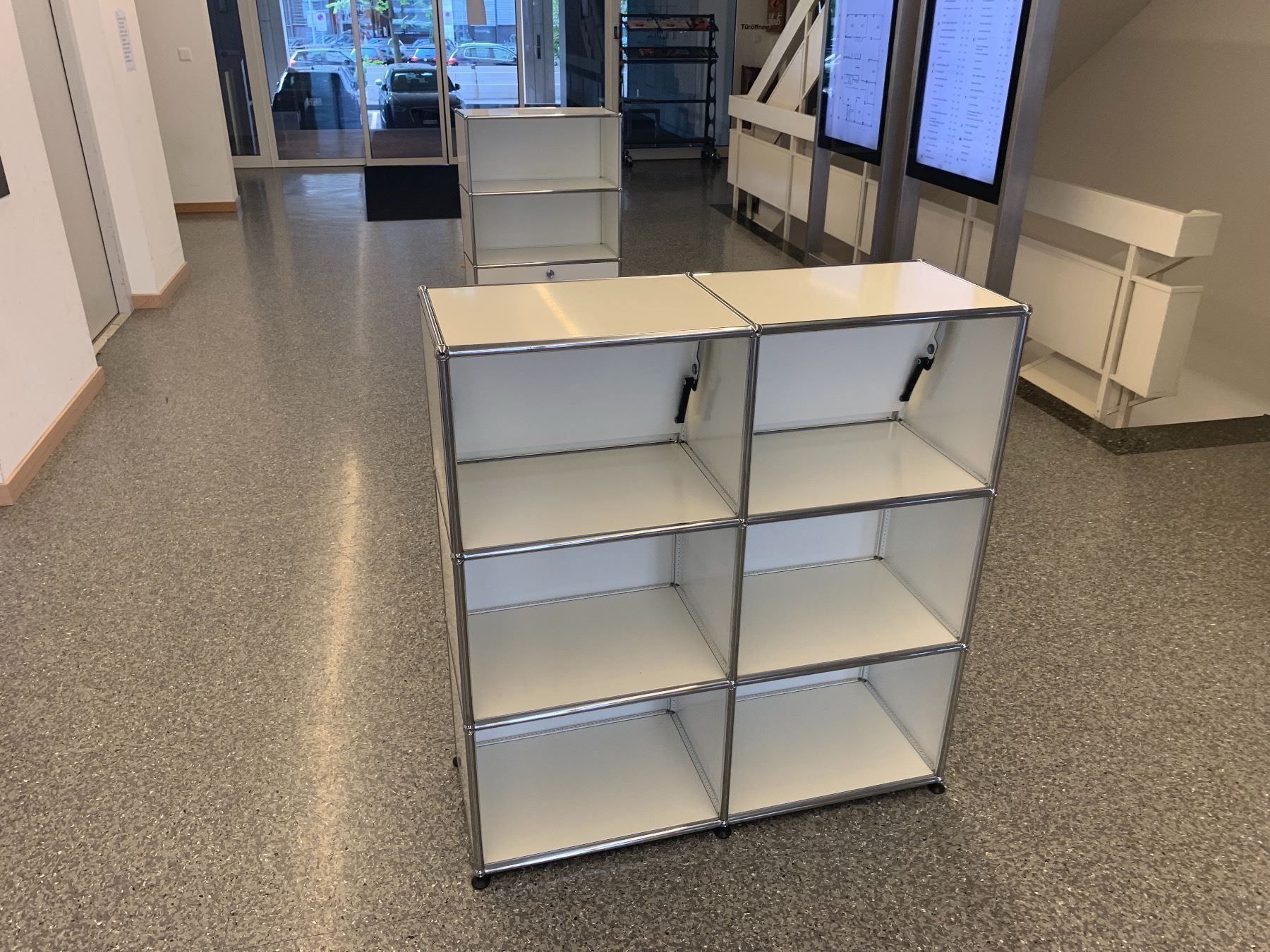 USM Scaffali: USM Emfangs pult. Weiss Lieferung Gratis – Usato da Thun venduto da Thuno6 3