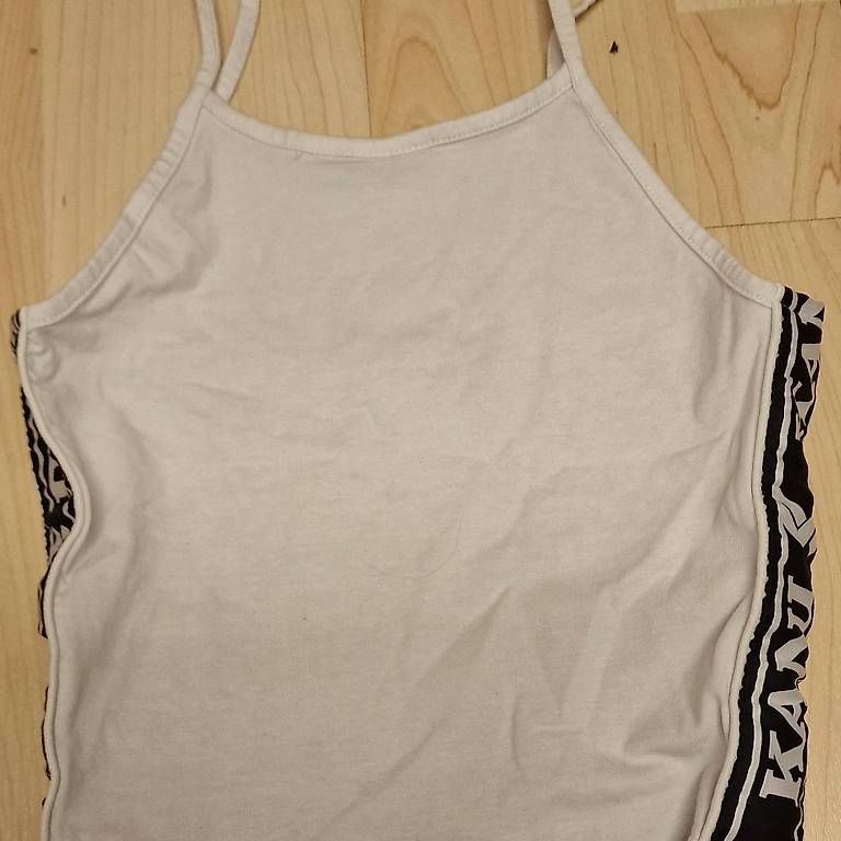 Top: Kani Karl crop top – Usato da Riehen venduto da Joloe 2