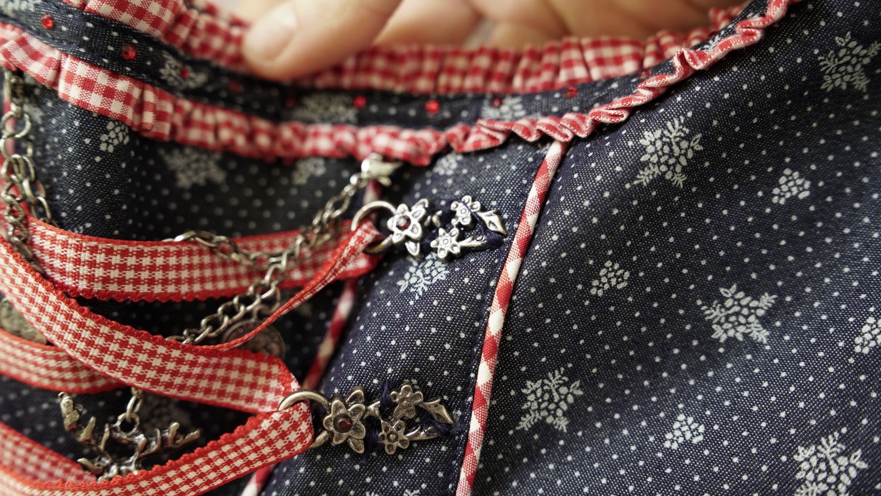 Costumi: MarJo Dirndl + Dirndlbluse Set Bluse rot blau kariert 34 – Nuovo (secondo la descrizione) da Zürich venduto da julia_vina 5