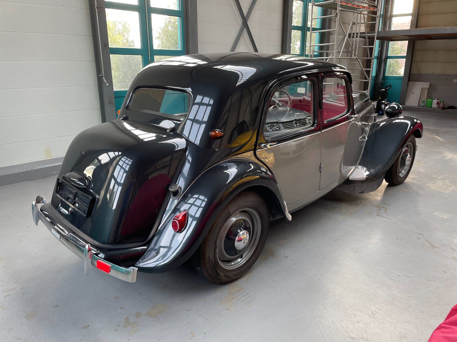 Citroën Automobili: Citroen Traction 11 – Usato da Suhr venduto da fincars 2