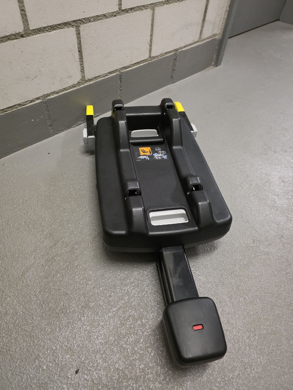 Maxi-Cosi Seggiolini per auto: Maxi Cosi Babyschale mit Isofix Station – Usato da Reiden venduto da Suat92 2