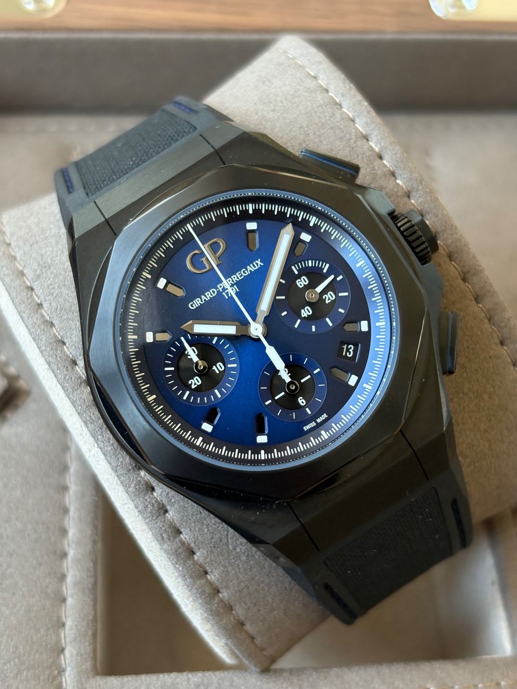 Girard-Perregaux Orologi: Girard Perregaux Laureato Absolute Chronograph Fullset – Usato da Birsfelden venduto da Mynos 5
