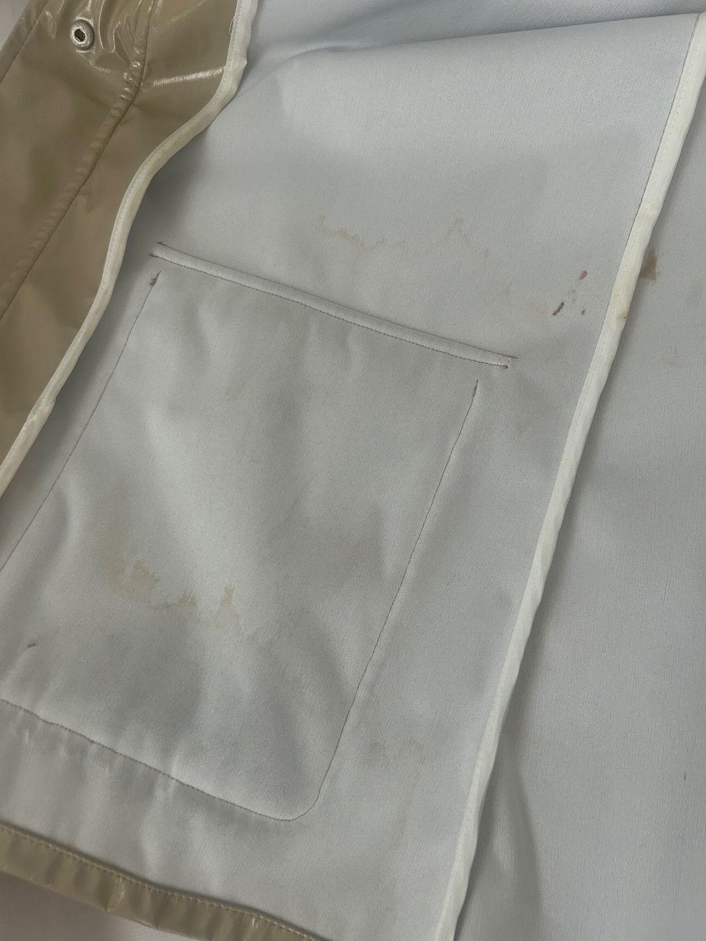 Socken: Stylish vynil rain coat Trussardi S size – Gebraucht aus Zürich von Ferienan 6