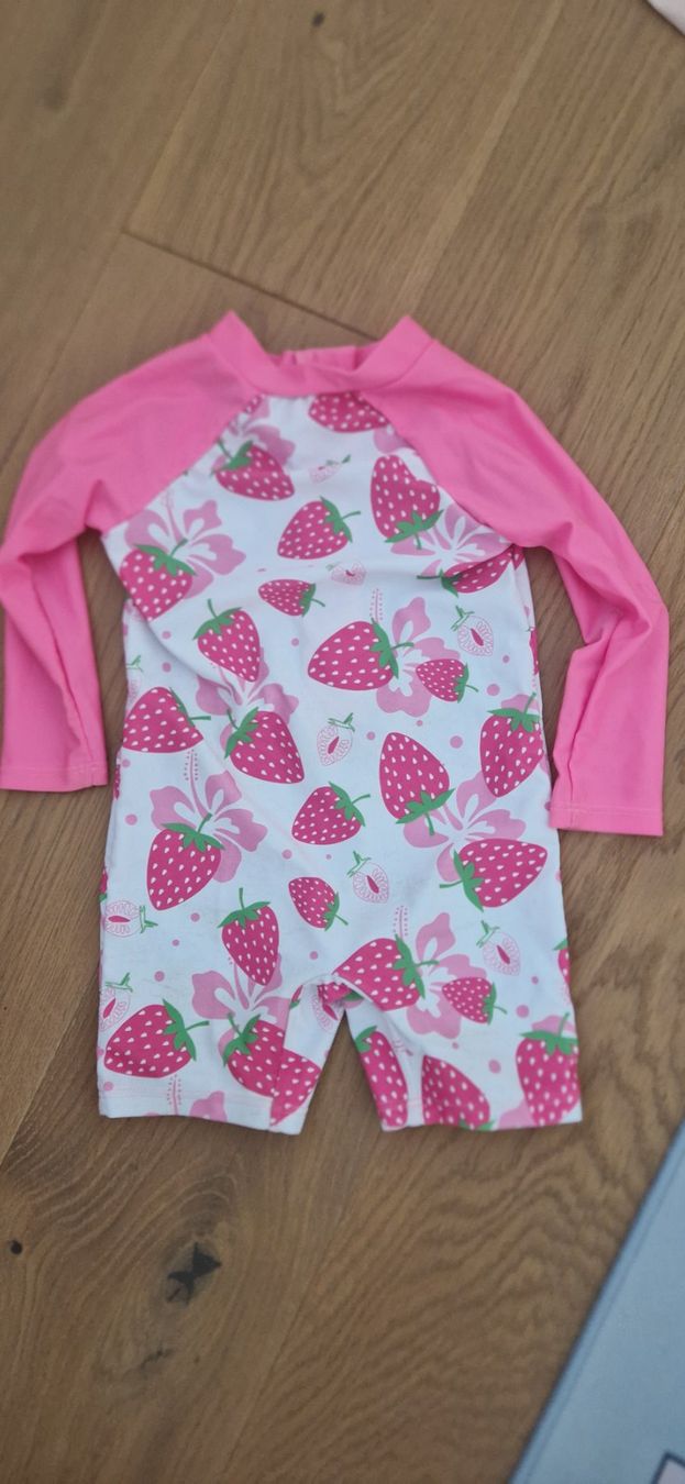 Badekleider & Bikinis: Badekleid Erdbeere 12 - 18 Mt. – Gebraucht aus Plons von fra_8cp5