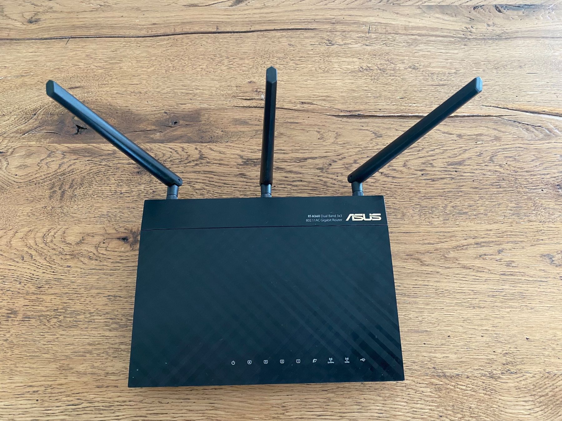 Asus Modems & Router: ASUS RT-AC66U 802.11AC Gigabit Router – Gebraucht aus Nürensdorf von
