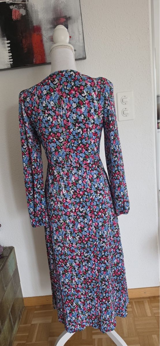 Vestiti: Sommer Kleid Blumig gr.34 – Usato da St. Gallen venduto da mania03 1