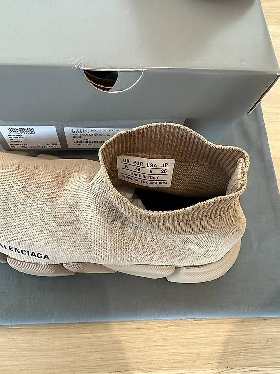 Scarpe da uomo: Balenciaga Speed Trainer 2.0 in beige – Usato da St. Gallen venduto da Sabrinaaa 3