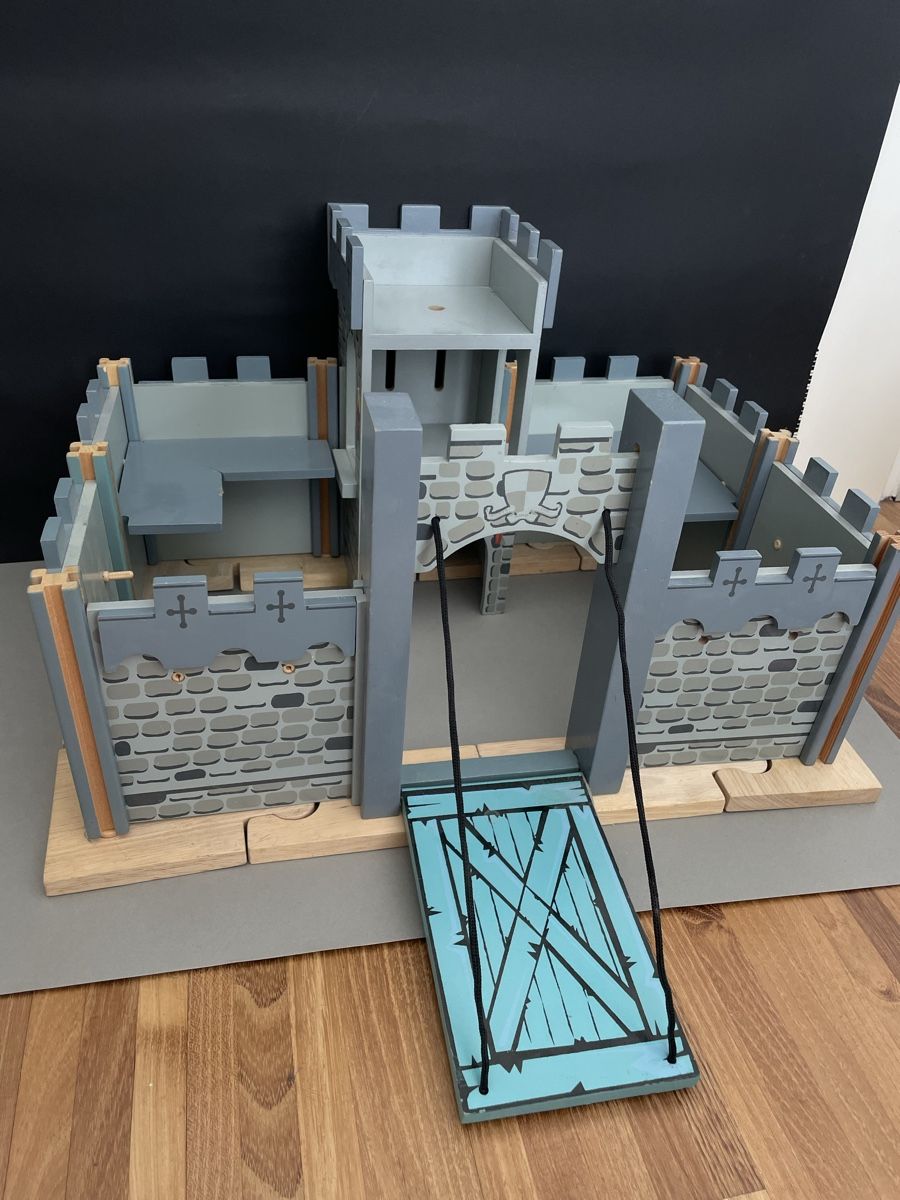 Spielzeuge: Holzritterburg EDIX Set le toyvan – Gebraucht aus Aesch BL von ell_8zv7