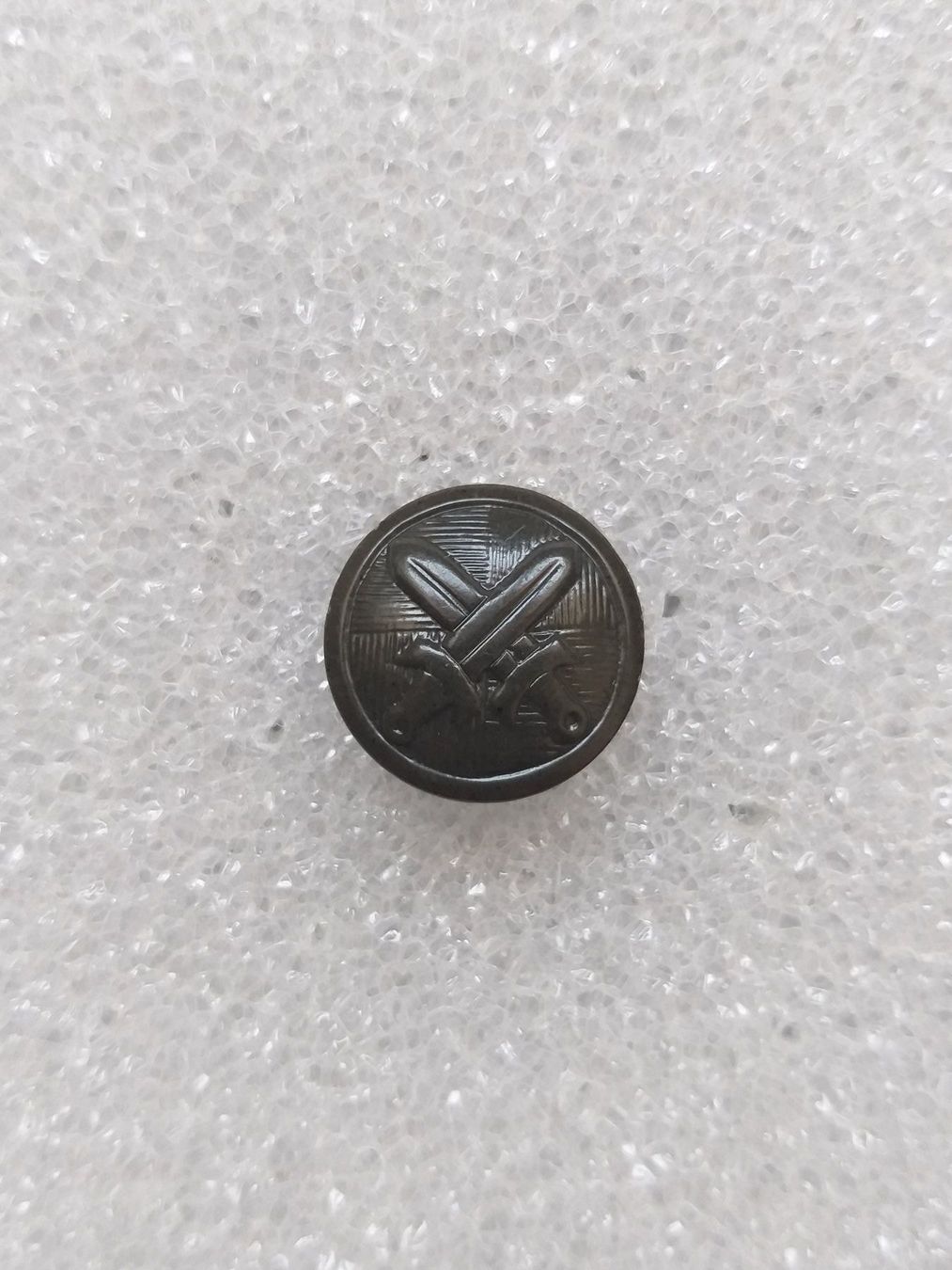 Knöpfe: Uniformknopf 15 mm Tschechoslowakei – Gebraucht aus Bauma von SwissMilitaria