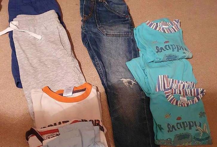 Lotti & Set di vestiti: Lot habit garçon T 122 – Usato da Ste-Croix venduto da tougaz