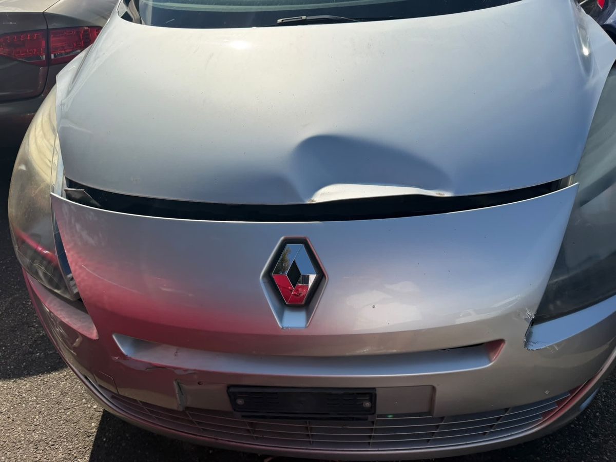 Renault Automobili: Renault Scenic silber 7 Platz!! – Usato da Schlieren venduto da rab_vs6y 1
