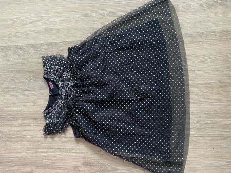 Schönes Mädchen Kleid mit Sternen, Grösse 104  Top Zustand!
